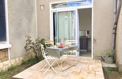 Saint-Pierre-des-Corps House | Gite, Detached house with garden, quiet, near train station