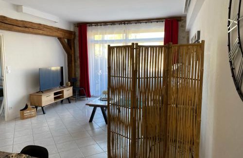 Villaines-la-Gonais Apartment | Gite du Trefoux logement le Villainois