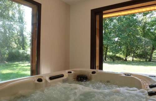 Pissos Villa | Gite en forêt landaise avec jacuzzi d'intérieur
