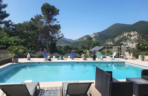 Chateauneuf-de-Bordette House | Gite Familial de caractère