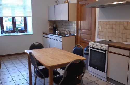 Tenneville Cottage | Gîte-Family-Ensuite with Bath-Garden view