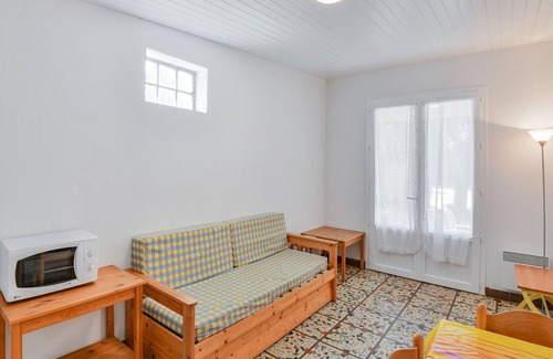 Saint-Savinien House | Gîte in holiday park with swimming pool