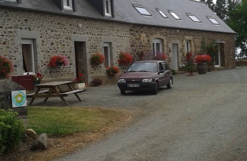 Saint-Clet House | GITE IN THE COUNTRYSIDE BETWEEN LAND AND SEA 20KMS FROM THE SEA