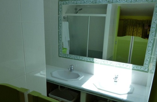 Laudun Cottage | Gîte l Oliveraie for 2 persons or family with 2 small children.