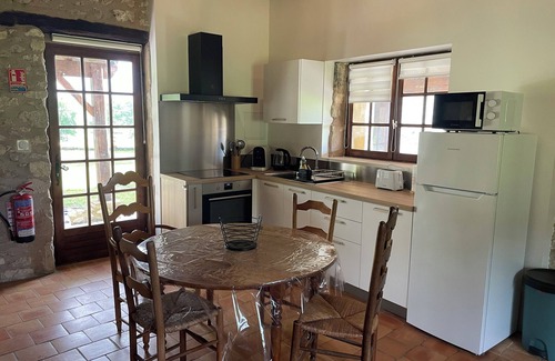 Saint-Eutrope-de-Born Apartment | "Gîte la Bergerie" near the Bastide of Monflanquin and the Dordogne river