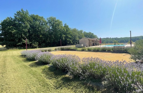 Saint-Eutrope-de-Born Apartment | "Gîte la Bergerie" near the Bastide of Monflanquin and the Dordogne river