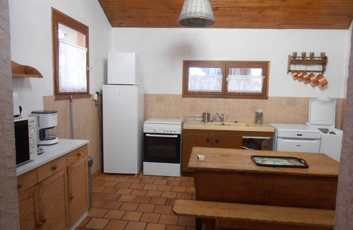Allemond House | GITE LA BALMETTE A 12 MN EAU D'OLLE EXPRESS - Sleeps 8 or 16