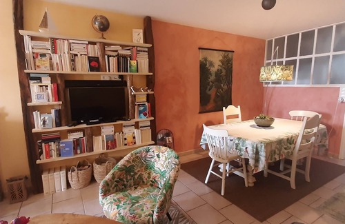 Saint-Savinien House | Gîte "La P'tite Jeannette", between land and sea, on the banks of the Charente.