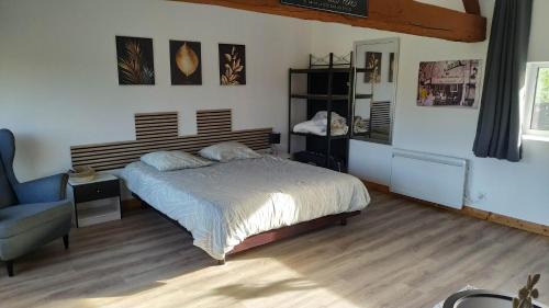 Juvigny les Vallees House | gite "La Renaudaie" - piscine