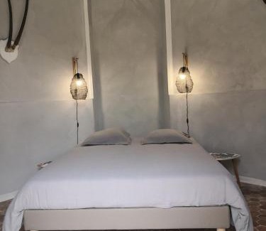 Cosne-Cours-sur-Loire House | Gite La Tourelle Château de Montchevreau