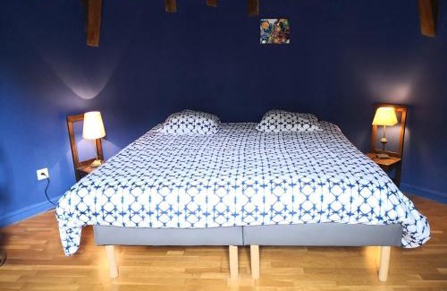 Cosne-Cours-sur-Loire House | Gite La Tourelle Château de Montchevreau