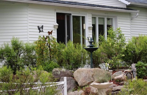 Mauricie Bed & Breakfast | Gîte le Grandelinois - L'Angeline - Queen bed suite with sofa bed