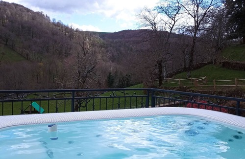 Saint-Chely-d'Aubrac House | Gite le Marquès in Aubrac with spa