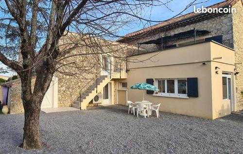 Vallon-Pont-d'Arc Apartment | Gite le Tilleul Vallon pont d'Arc