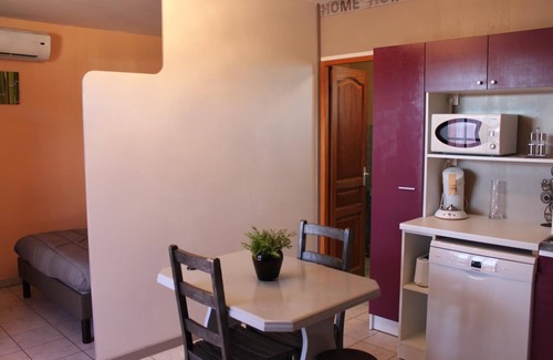 Carpentras Apartment | GITE LES BAMBOUS 2/3 PERSONS