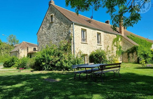 Les Essarts-le-Roi Cottage | Gite Les Essarts-le-Roi, 3 bedrooms, 6 persons