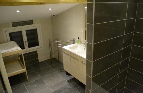 Montchenu House | Gite les pins