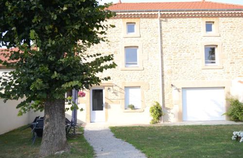 Montchenu House | Gite les pins