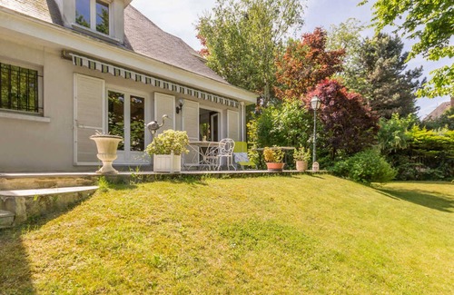 Marly-le-Roi Cottage | Gite Marly-le-Roi, 4 bedrooms, 5 persons