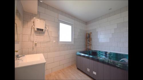 Orbey House | Gite moderne proche de Kaysersberg av jacuzzi privé