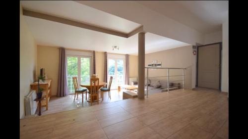 Orbey House | Gite moderne proche de Kaysersberg av jacuzzi privé
