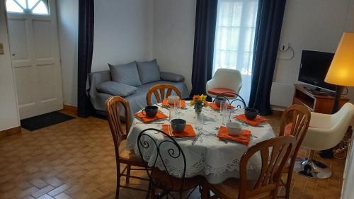 Montreuil-Bellay Apartment | Gite Montreuillais 3 personnes au rez-de-chaussée
