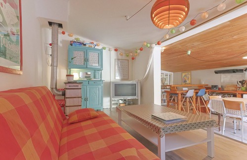 Lorgues Cottage | Gîte Nature in Lorgues, is a charmingly renovated holiday home for 4 people with a pool.