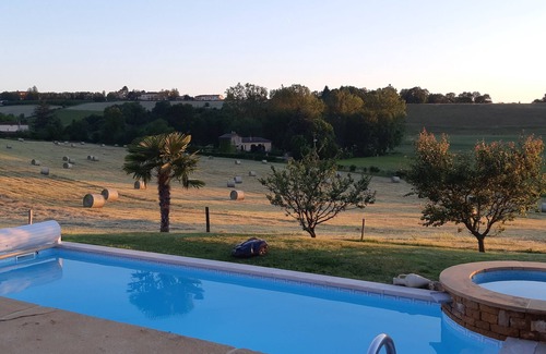 Chasselay Cottage | Gîte near LYON with outdoor swimming pool and indoor Jacuzzi, Sauna
