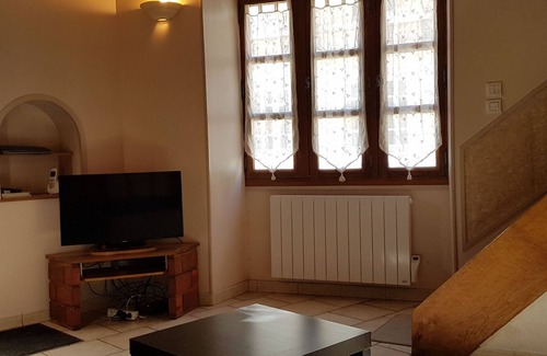 Neuville-aux-Bois House | Gite Neuville-aux-Bois, 2 bedrooms, 4 persons