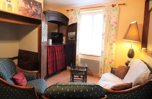 Pleaux Cottage | Gite Pleaux, 2 bedrooms, 5 persons