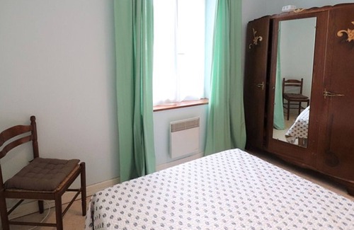 Pleaux Cottage | Gite Pleaux, 2 bedrooms, 5 persons