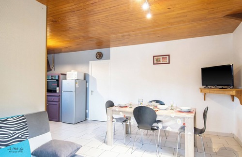 Montignac House | Gîte Prairie – Charm and Tranquility in Périgord Noir, Shared Pool, Terrace and Nature