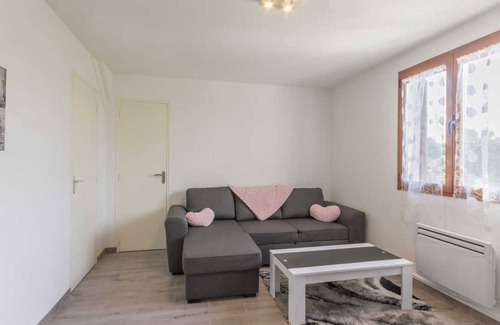 Sandrancourt Cottage | Gite Saint-Martin-la-Garenne, 2 bedrooms, 3 persons