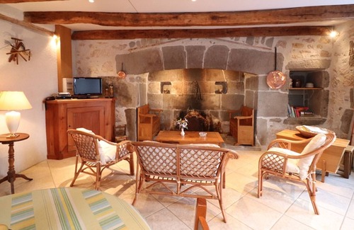 Saint-Martin-Cantales Cottage | Gite Saint-Martin-Cantalès, 1 bedroom, 4 persons
