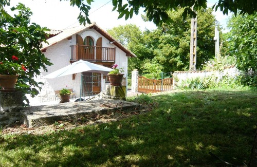 Saint-Paul-Lizonne Cottage | Gite Saint-Paul-Lizonne, 2 bedrooms, 5 persons