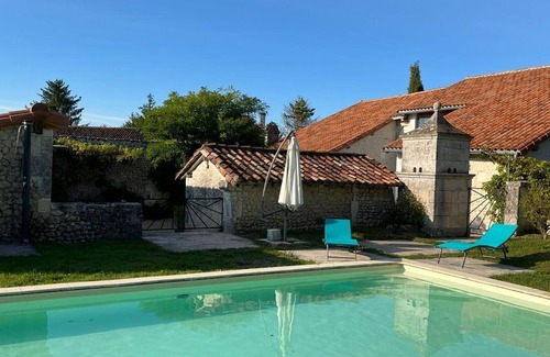 Saint-Paul-Lizonne Cottage | Gite Saint-Paul-Lizonne, 4 bedrooms, 10 persons