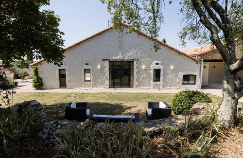 Saint-Paul-Lizonne Cottage | Gite Saint-Paul-Lizonne, 4 bedrooms, 10 persons