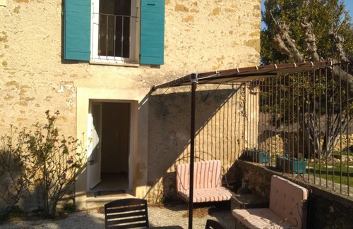 Mazan Cottage | Gite Soie: cosy stone cottage in a quiet area surrounded by vines