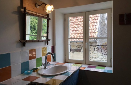 Vienne-en-Arthies Cottage | Gite Vienne-en-Arthies, 5 bedrooms, 12 persons