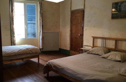 Vienne-en-Arthies Cottage | Gite Vienne-en-Arthies, 5 bedrooms, 12 persons