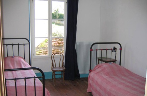 Vienne-en-Arthies Cottage | Gite Vienne-en-Arthies, 5 bedrooms, 12 persons