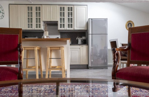 Latresne House | Gîte Vignes at Chateau Gassies, a 65 sqm apartment for 2 to 4 people.