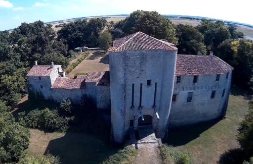 Villeneuve-la-Comtesse Apartment | Gite VILLENEUVE LA COMTESSE
