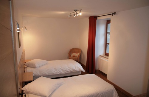 Arpajon-sur-Cere House | GITES DE LA FORÊT:LES BOULEAUX