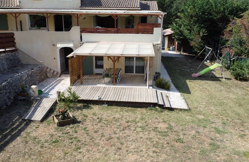 Flassans-sur-Issole Apartment | Gites in a green setting between sea and mountains in green Provence