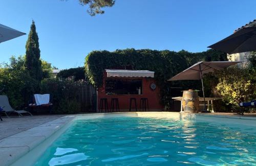 Saint-Laurent-d'Aigouze Apartment | GITES - Mas Saint-Louis - Piscine chauffée