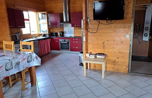 Saint-Flour Apartment | Gites Salères Piscine au sel Chauffée D'avril à Novembre et Spa de Nov-avril