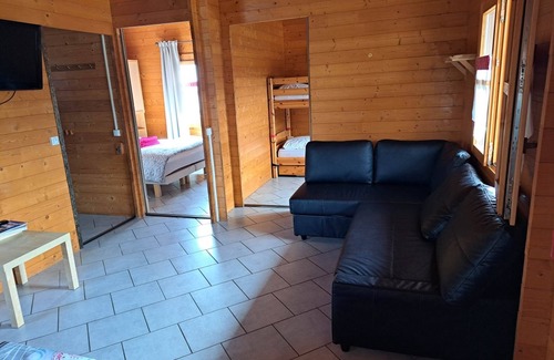 Saint-Flour Apartment | Gites Salères Piscine au sel Chauffée D'avril à Novembre et Spa de Nov-avril