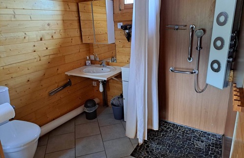 Saint-Flour Apartment | Gites Salères Piscine au sel Chauffée D'avril à Novembre et Spa de Nov-avril