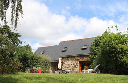 Plestin-les-Greves Cottage | Gites sleeps 10 with pool, games room, minutes from the sea
